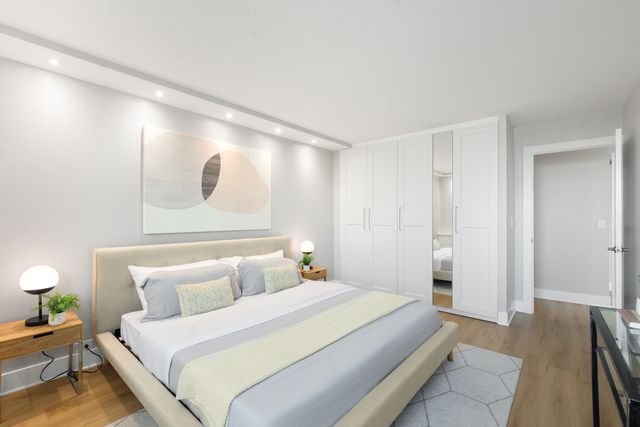 1255 N Sandburg Terrace 1707, Chicago, IL 60610