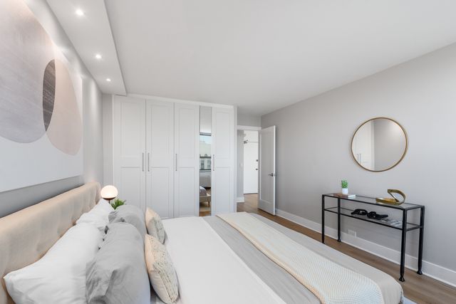 1255 N Sandburg Terrace 1707, Chicago, IL 60610