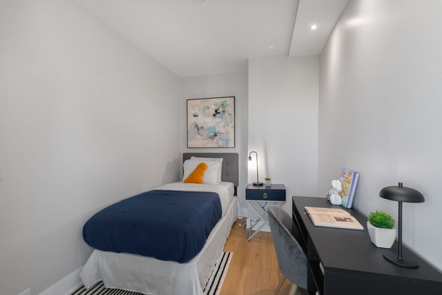 1255 N Sandburg Terrace 1707, Chicago, IL 60610