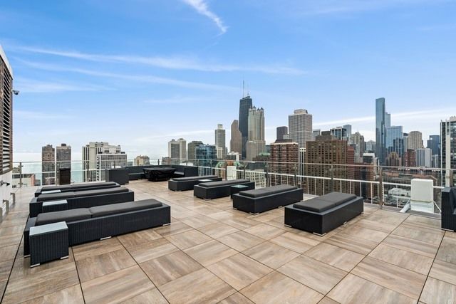 1255 N Sandburg Terrace 1707, Chicago, IL 60610