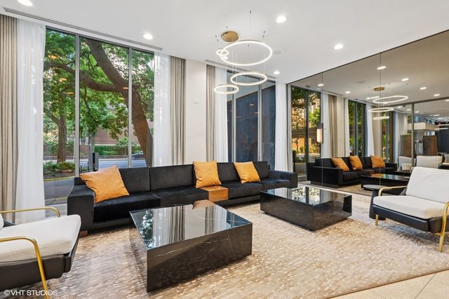 1255 N Sandburg Terrace 1707, Chicago, IL 60610