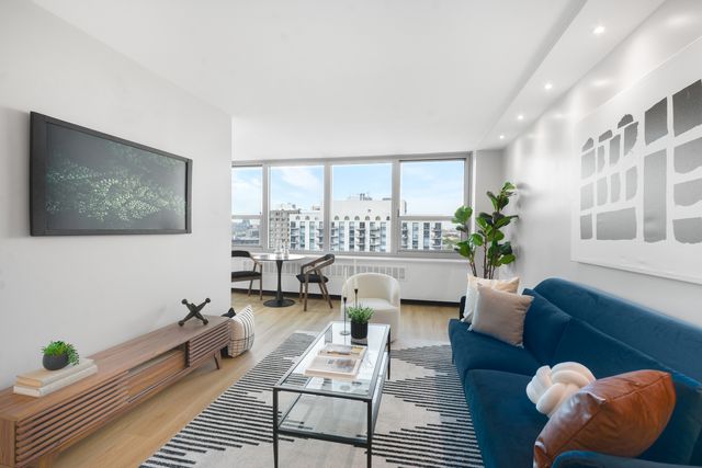 1255 N Sandburg Terrace 1707, Chicago, IL 60610