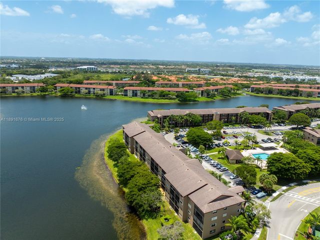 13700 SW 11th St 309A, Pembroke Pines, FL 33027