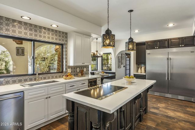 8127 E DEL CAPITAN Drive, Scottsdale, AZ 85258