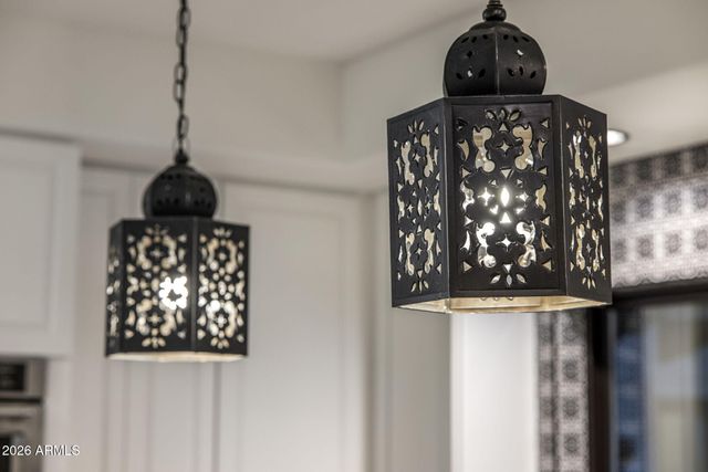 8127 E DEL CAPITAN Drive, Scottsdale, AZ 85258