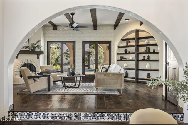 8127 E DEL CAPITAN Drive, Scottsdale, AZ 85258