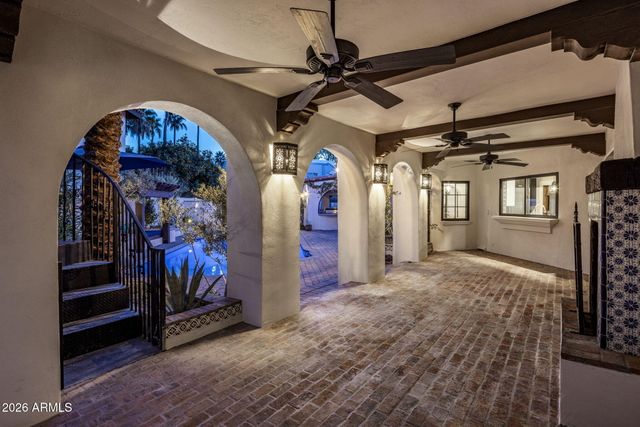 8127 E DEL CAPITAN Drive, Scottsdale, AZ 85258