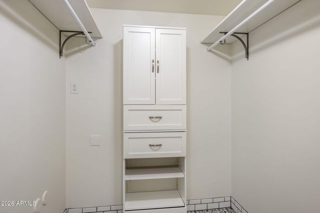 8127 E DEL CAPITAN Drive, Scottsdale, AZ 85258