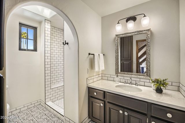 8127 E DEL CAPITAN Drive, Scottsdale, AZ 85258