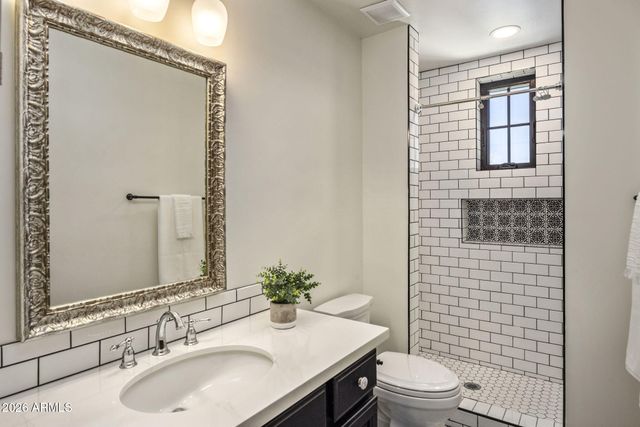 8127 E DEL CAPITAN Drive, Scottsdale, AZ 85258