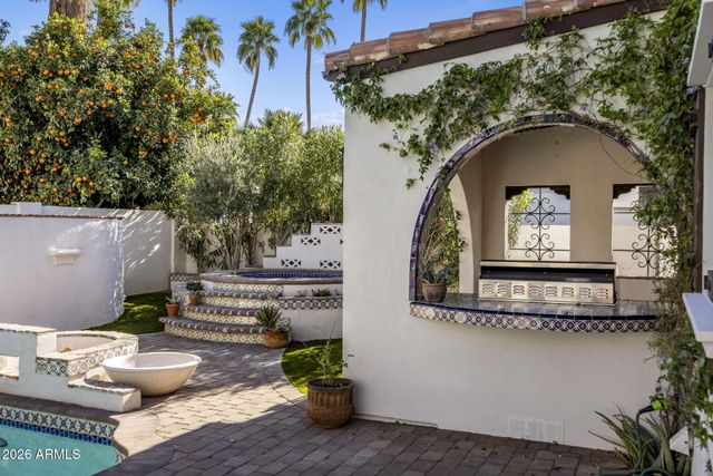 8127 E DEL CAPITAN Drive, Scottsdale, AZ 85258