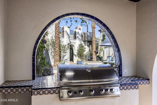 8127 E DEL CAPITAN Drive, Scottsdale, AZ 85258