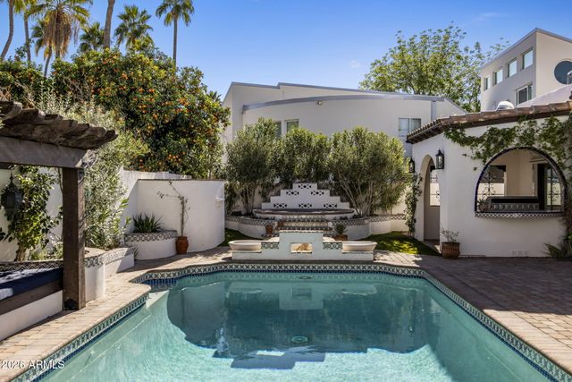 8127 E DEL CAPITAN Drive, Scottsdale, AZ 85258