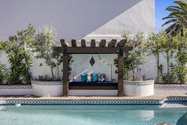 8127 E DEL CAPITAN Drive, Scottsdale, AZ 85258