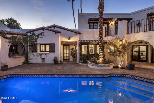 8127 E DEL CAPITAN Drive, Scottsdale, AZ 85258