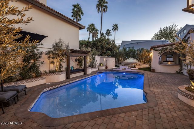 8127 E DEL CAPITAN Drive, Scottsdale, AZ 85258