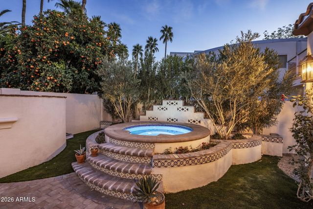 8127 E DEL CAPITAN Drive, Scottsdale, AZ 85258