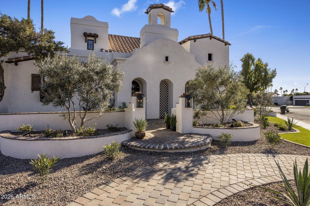 8127 E DEL CAPITAN Drive, Scottsdale, AZ 85258