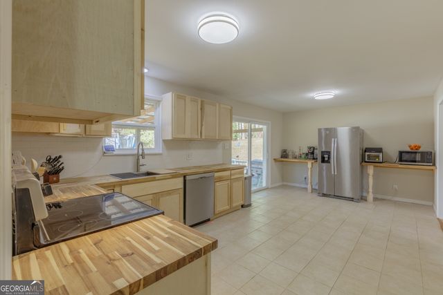 1144 Ridgeway Road, Lafayette, GA 30728