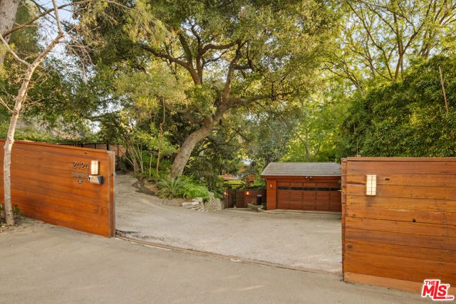 2424 Nichols Canyon Road, Los Angeles, CA 90046