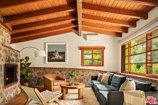 2424 Nichols Canyon Road, Los Angeles, CA 90046