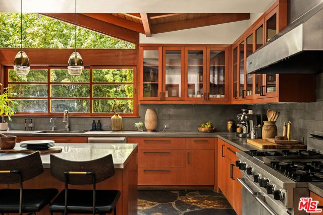 2424 Nichols Canyon Road, Los Angeles, CA 90046