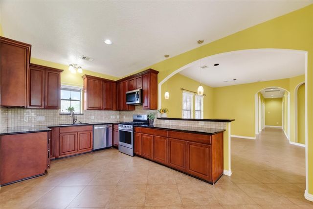 319 Pinedale Ave, Arcola, TX 77583