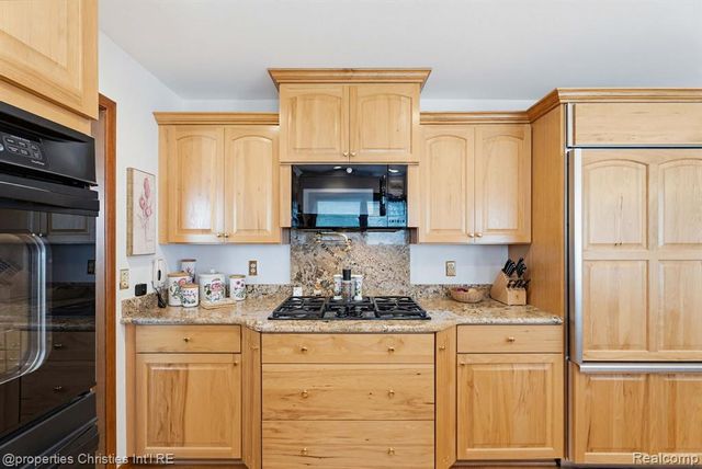 2825 Sylvan Shores Drive, Waterford, MI 48328