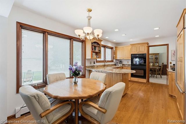 2825 Sylvan Shores Drive, Waterford, MI 48328