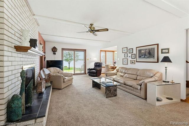 2825 Sylvan Shores Drive, Waterford, MI 48328