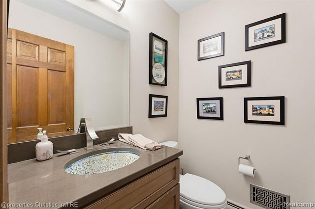 2825 Sylvan Shores Drive, Waterford, MI 48328