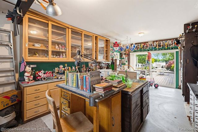 2825 Sylvan Shores Drive, Waterford, MI 48328