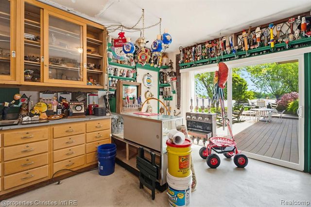 2825 Sylvan Shores Drive, Waterford, MI 48328