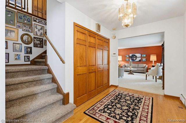 2825 Sylvan Shores Drive, Waterford, MI 48328