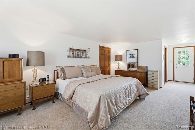 2825 Sylvan Shores Drive, Waterford, MI 48328
