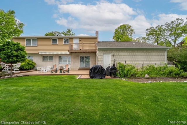2825 Sylvan Shores Drive, Waterford, MI 48328
