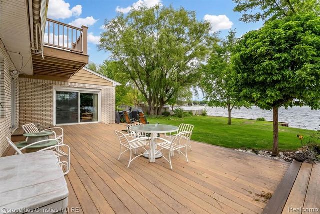 2825 Sylvan Shores Drive, Waterford, MI 48328