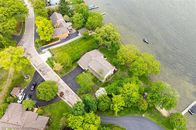 2825 Sylvan Shores Drive, Waterford, MI 48328