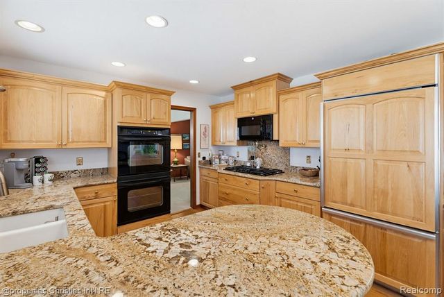 2825 Sylvan Shores Drive, Waterford, MI 48328