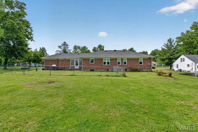 1311 E 3rd Street, Washington, MO 63090