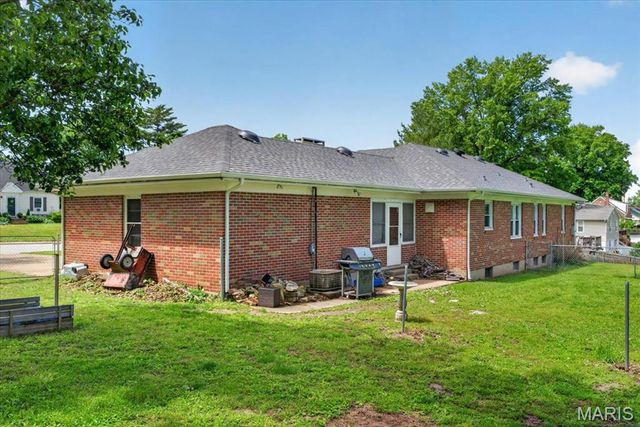 1311 E 3rd Street, Washington, MO 63090