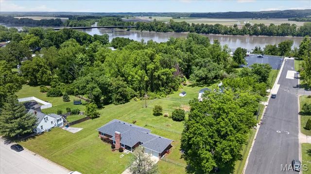 1311 E 3rd Street, Washington, MO 63090