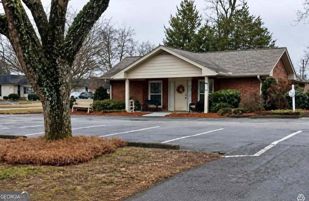 560 N Jeff Davis Drive, Fayetteville, GA 30214 — exterior