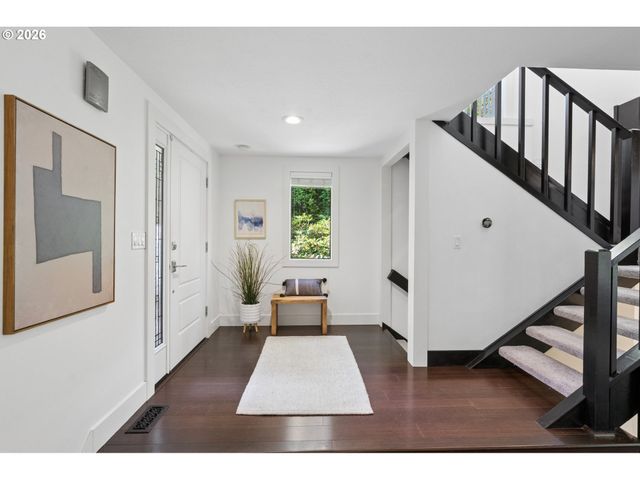 2535 Sw PATTON Ct, Portland, OR 97201