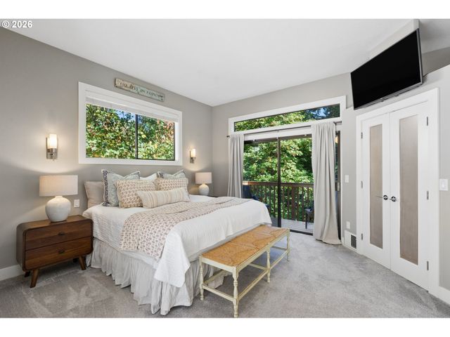 2535 Sw PATTON Ct, Portland, OR 97201