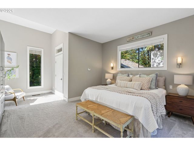 2535 Sw PATTON Ct, Portland, OR 97201