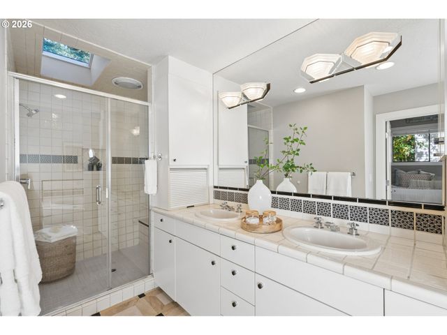 2535 Sw PATTON Ct, Portland, OR 97201