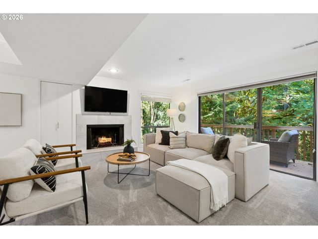 2535 Sw PATTON Ct, Portland, OR 97201