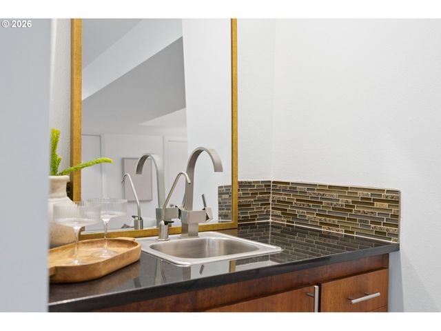 2535 Sw PATTON Ct, Portland, OR 97201