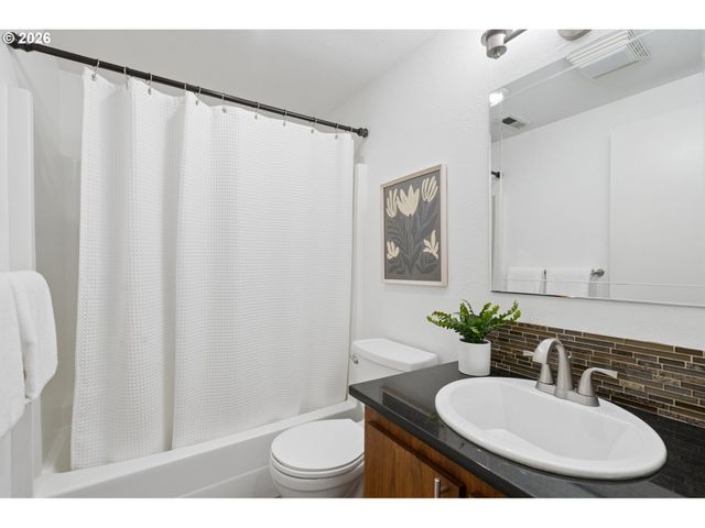 2535 Sw PATTON Ct, Portland, OR 97201
